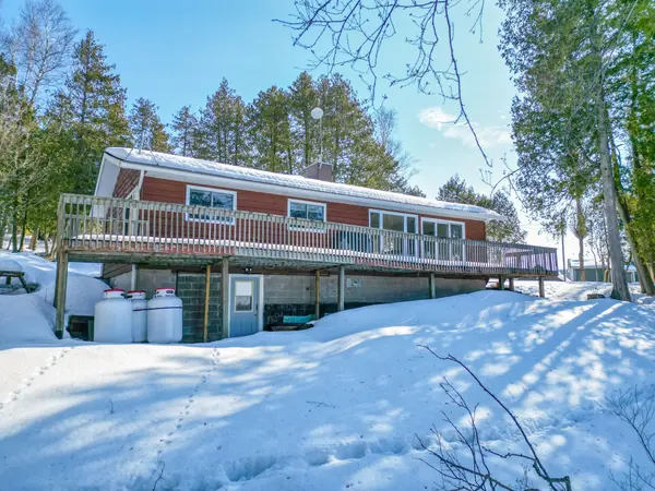 12 Cherry LN, East Ferris, ON P0H 1K0