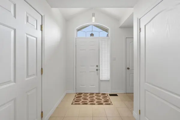 80 Lister AVE, Hamilton, ON L9B 1E2