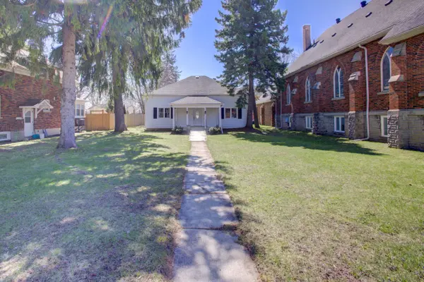 221 Lambton ST E, West Grey, ON N0G 1R0