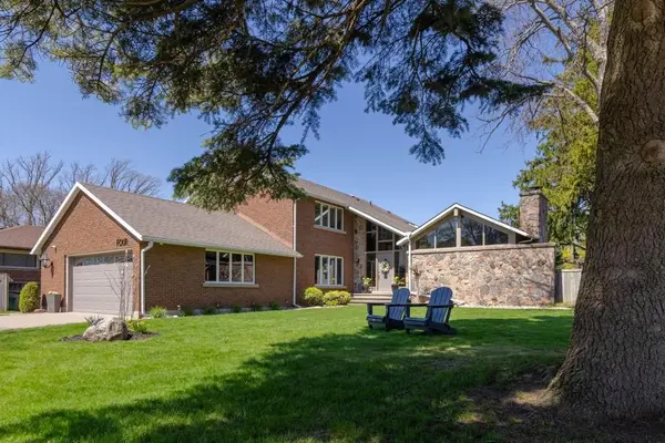 4 Maplewood DR, St. Catharines, ON L2M 3P1