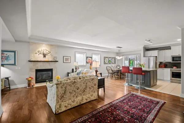 130 Steamship Bay RD #207, Gravenhurst, ON P1P 1Z9