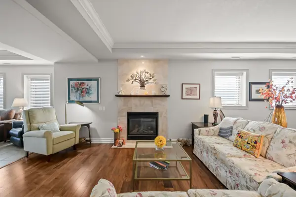 130 Steamship Bay RD #207, Gravenhurst, ON P1P 1Z9