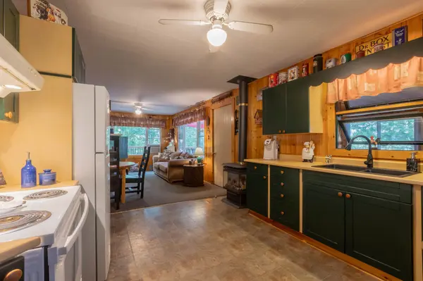 11 Drury LN, Gravenhurst, ON P1P 1R2