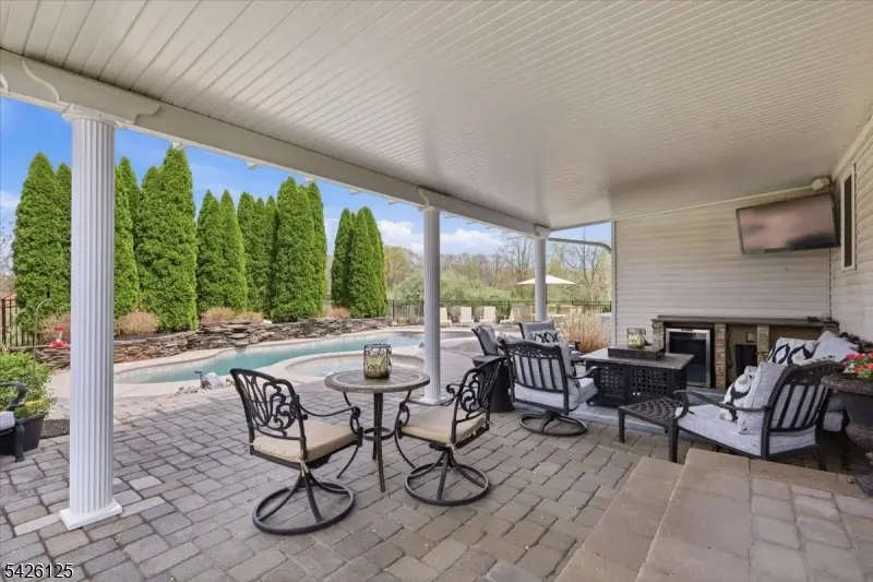 100 Distillery Rd, Readington Twp., NJ 08889