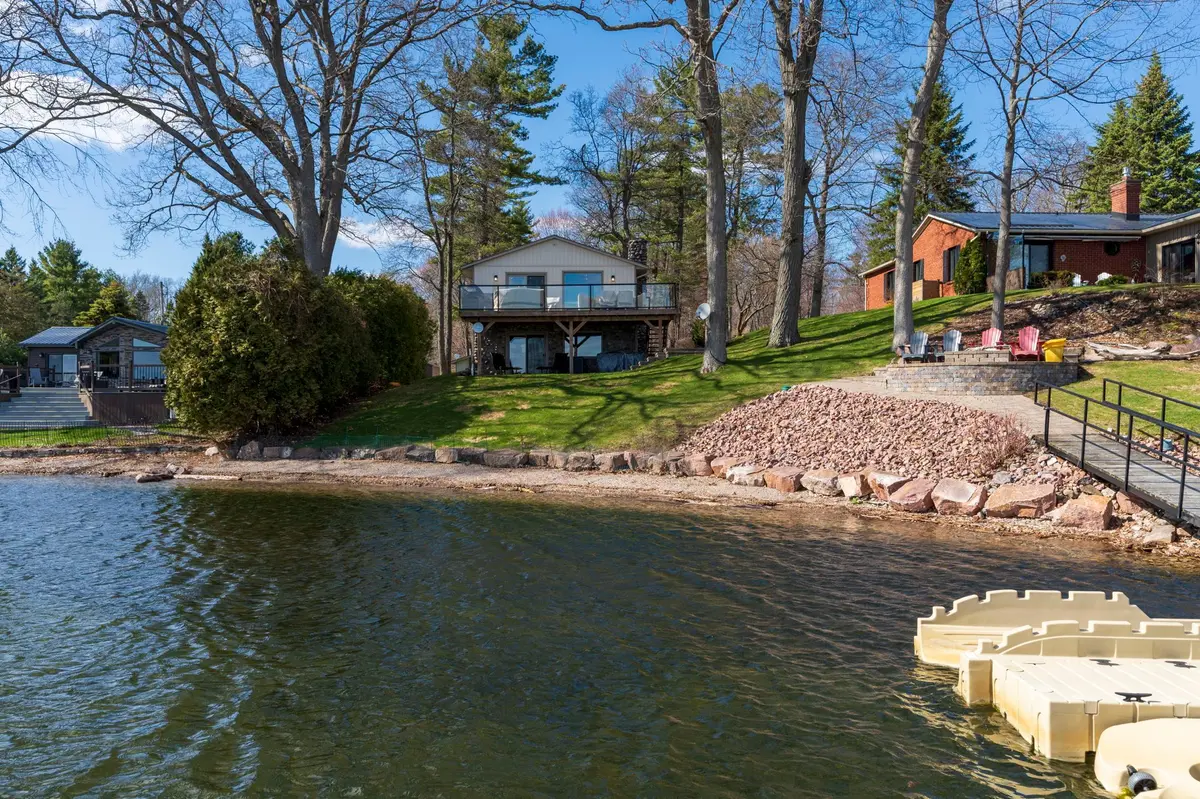 23 Moon RD, Front Of Yonge, ON K0E 1R0