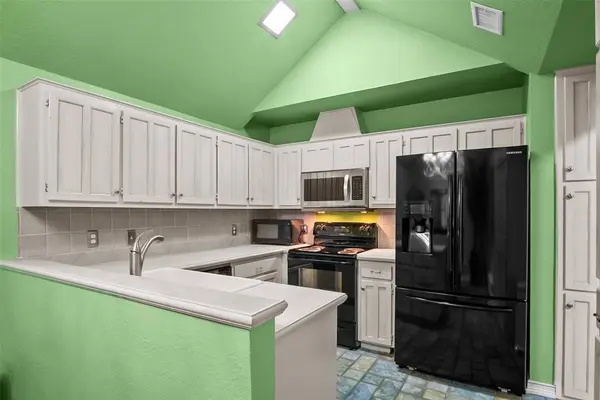 4922 Canberra Lane, Arlington, TX 76017