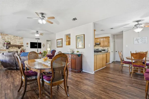 725 Windridge Lane, Burleson, TX 76028