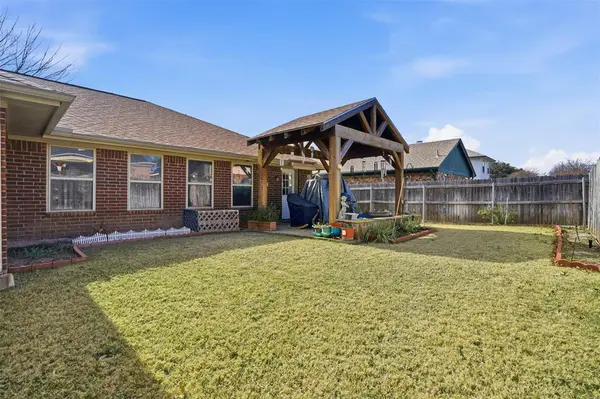 725 Windridge Lane, Burleson, TX 76028