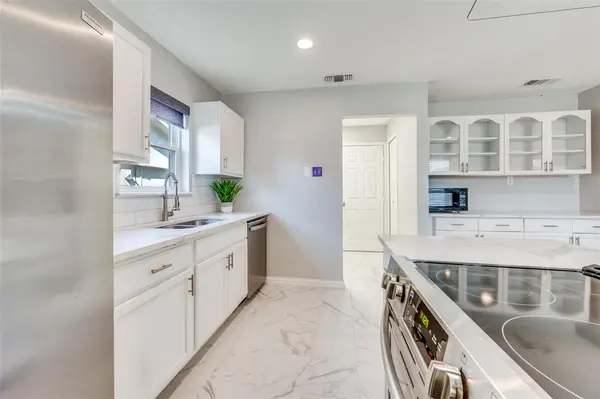 2043 Chatsworth Road, Carrollton, TX 75007