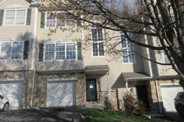 95 Pinehurst Dr, Washington Twp., NJ 07882