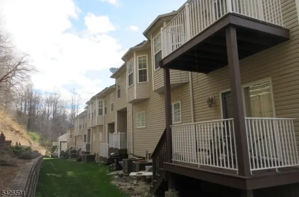 95 Pinehurst Dr, Washington Twp., NJ 07882