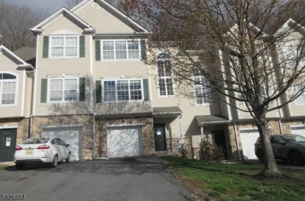 95 Pinehurst Dr, Washington Twp., NJ 07882