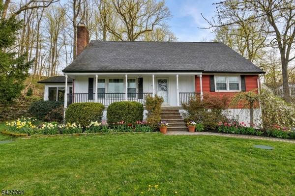 60 Highland Rd, Bloomingdale Boro, NJ 07403