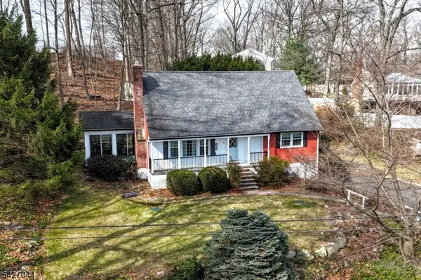 60 Highland Rd, Bloomingdale Boro, NJ 07403