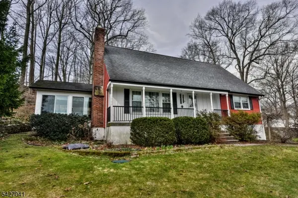 60 Highland Rd, Bloomingdale Boro, NJ 07403