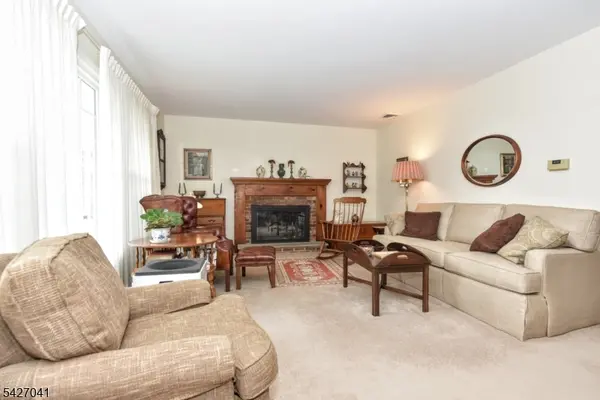 60 Highland Rd, Bloomingdale Boro, NJ 07403