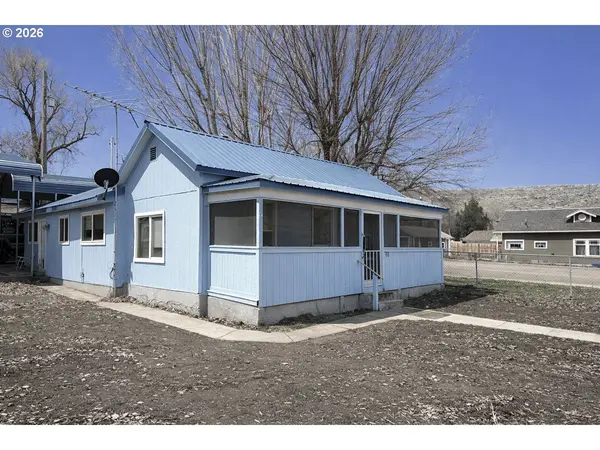 90 W ADAMS ST, Huntington, OR 97907