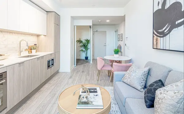 2020 Bathurst ST #1801, Toronto C03, ON M5P 0A6