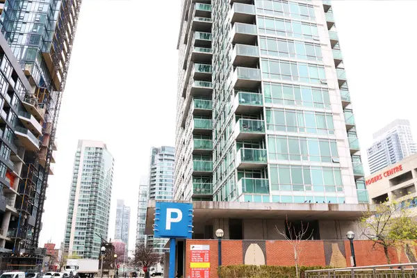 81 Navy Wharf CT #810, Toronto C01, ON M5V 3S2