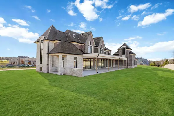 62 Mount Mellick DR, King, ON L7B 1A3