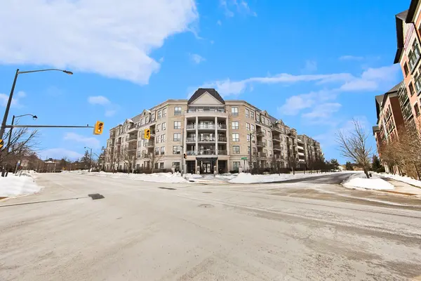 180 John West WAY #129, Aurora, ON L4G 0R3