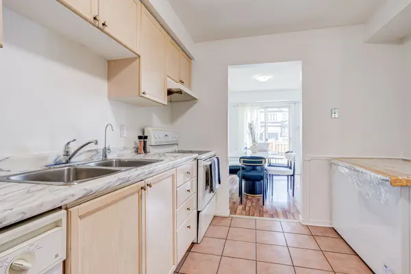 302 College AVE W #163, Guelph, ON N1G 4T6