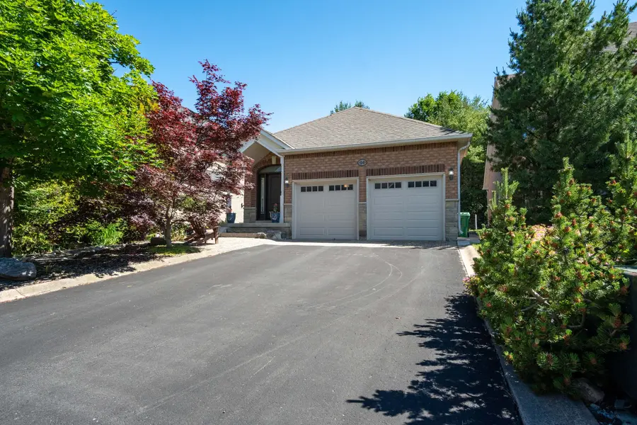84 Castelli CT, Caledon, ON L7E 2T8