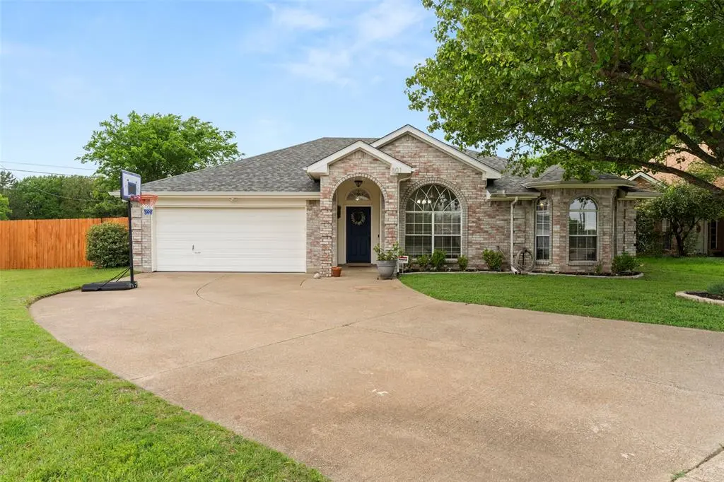 801 Switzer Lane, Cedar Hill, TX 75104