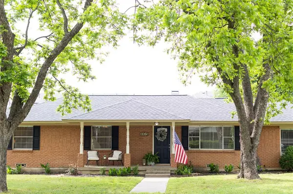 2814 Silvermeadow Lane, Corinth, TX 76210