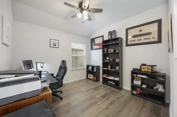 9801 Elk Falls Lane, Aubrey, TX 76227