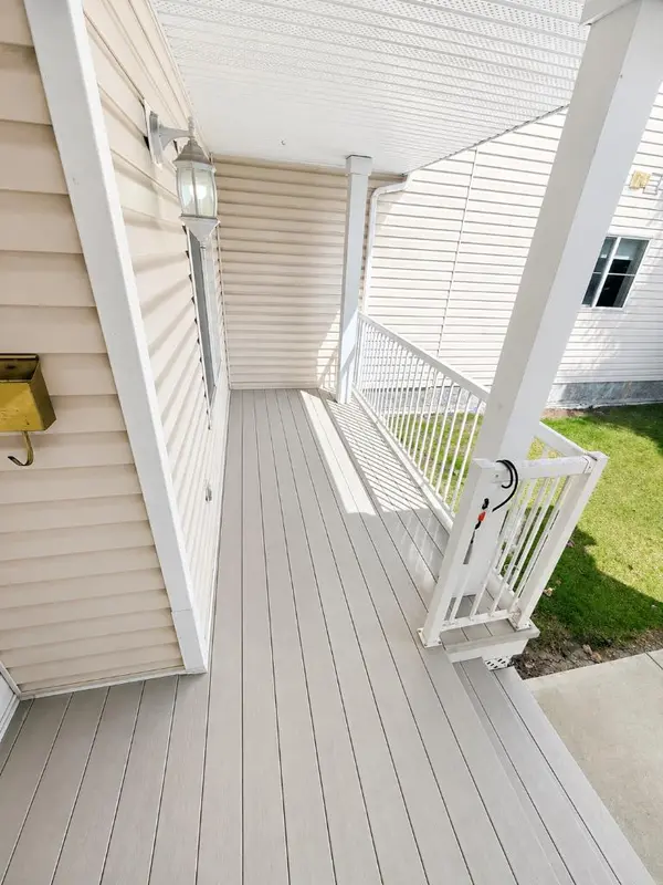 218 Centre AVE W, Airdrie, AB T4B 2M6