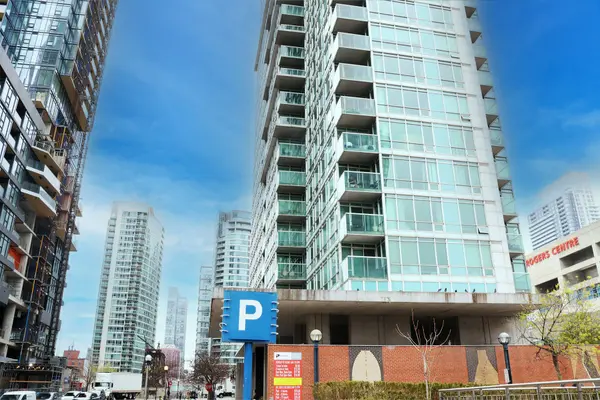 81 Navy Wharf CT #810, Toronto C01, ON M5V 3S2