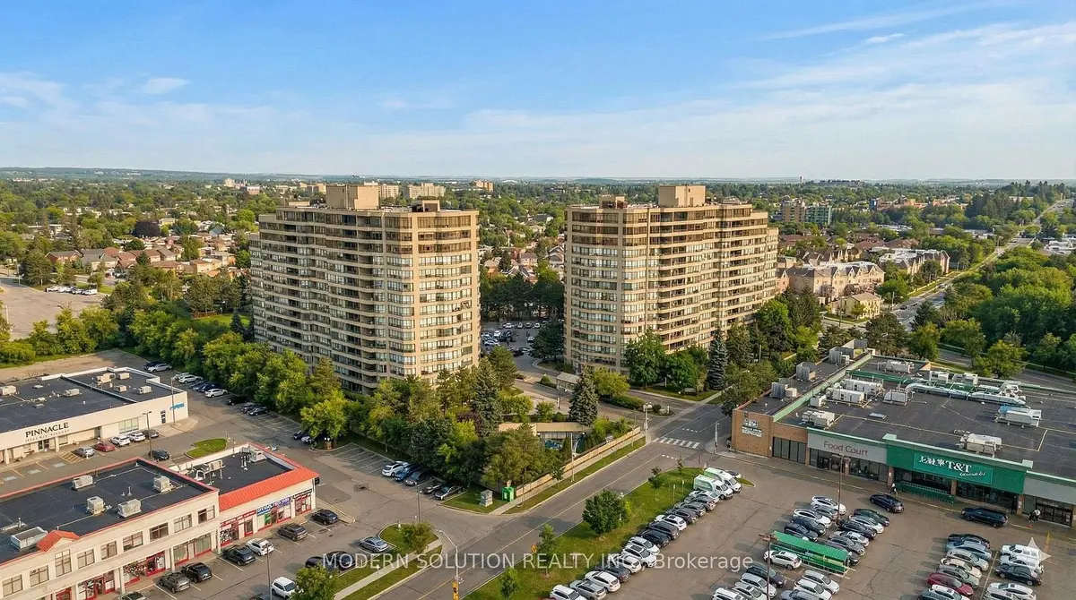 32 Clarissa DR #426, Richmond Hill, ON L4C 9R7