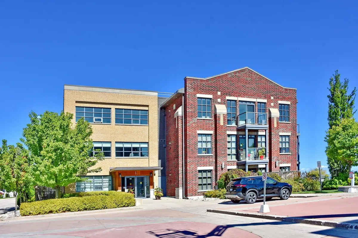 1 Shipyard LN #208, Collingwood, ON L9Y 0W2