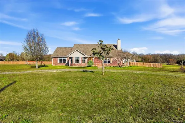 112 Harli Drive, Trenton, TX 75490