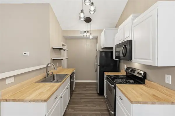 230 Teakwood Lane, Lewisville, TX 75067