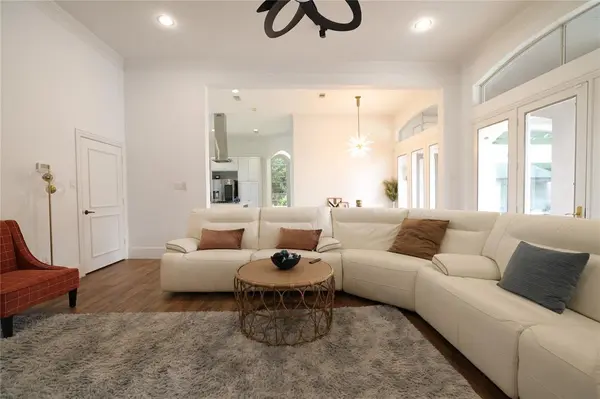 911 Walnut Falls Circle, Mansfield, TX 76063