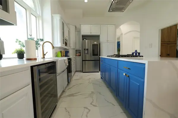 911 Walnut Falls Circle, Mansfield, TX 76063