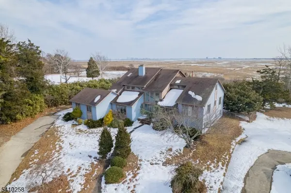 14 Seagarden Dr, Linwood City, NJ 08221