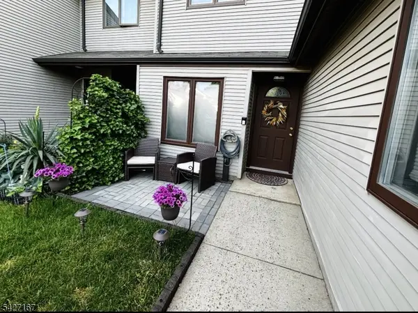 4 Peach Court, Raritan Twp., NJ 08822