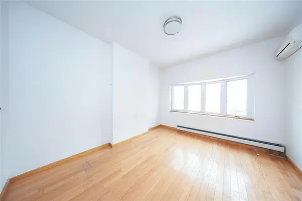 822 72nd ST, Brooklyn, NY 11228