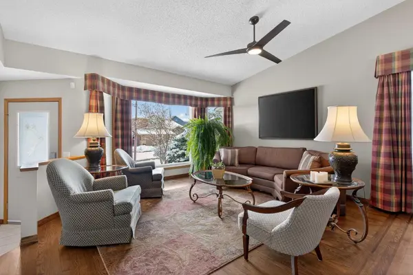 204 Sunrise CIR SE, Calgary, AB T2X 2Z8