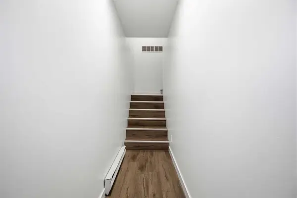 200 Brookpark DR SW #424, Calgary, AB T2W3E5