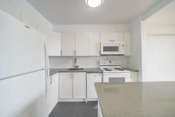 666 Spadina AVE #2411, Toronto C01, ON M5S 2H8