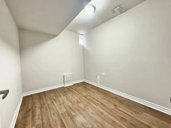 17 Cree AVE #Bsmt, Toronto E08, ON M1M 1Z3