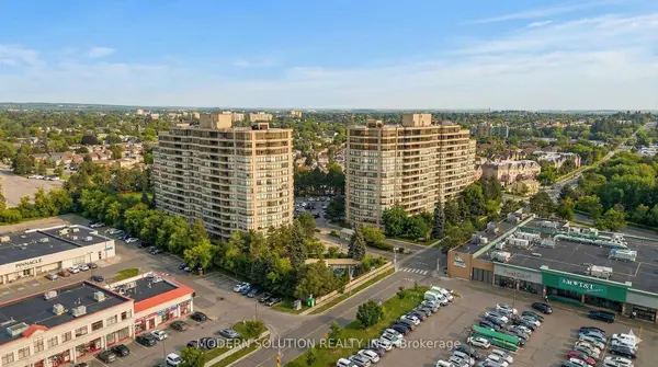 32 Clarissa DR #426, Richmond Hill, ON L4C 9R7