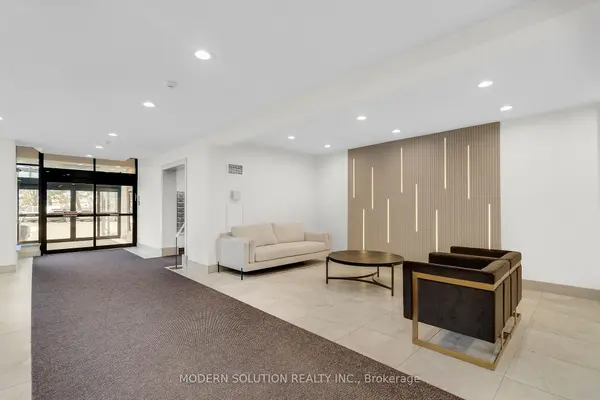 32 Clarissa DR #426, Richmond Hill, ON L4C 9R7