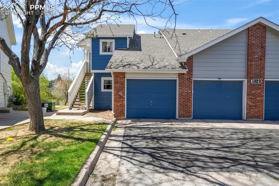 1323 S Cathay CT #202, Aurora, CO 80017