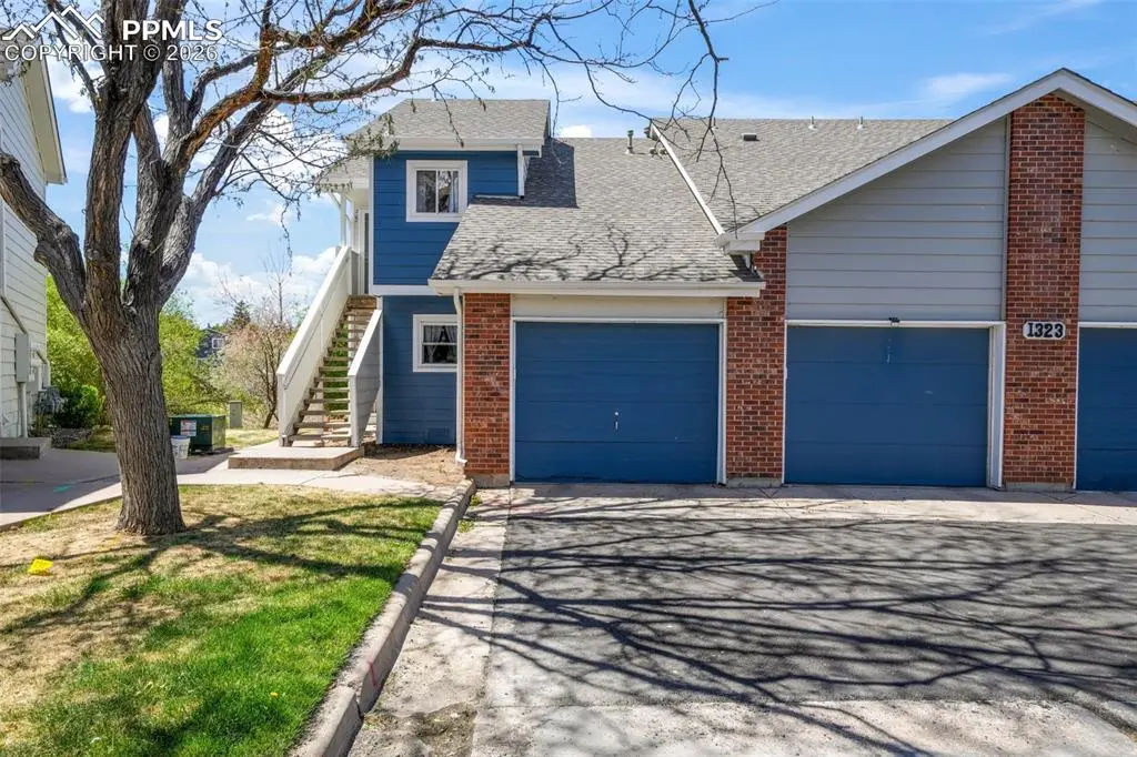 1323 S Cathay CT #202, Aurora, CO 80017