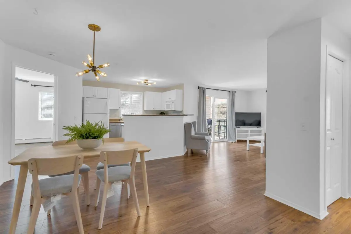 6000 Somervale CT SW #306, Calgary, AB T2Y4J4